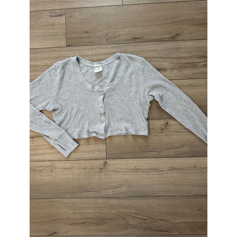 OFFLINE by Aerie Snap Button Henley Waffle Weave Gray Long Sleeve Cropped Large - Picture 2 of 2